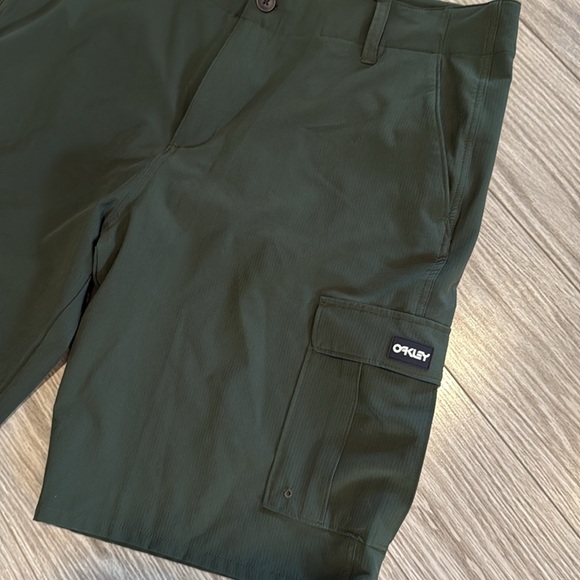 Oakley B1B Hybrid Shorts - Picture 5 of 9